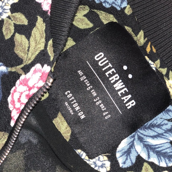 Outerwear floral fashion jacket - Picture 2 of 3